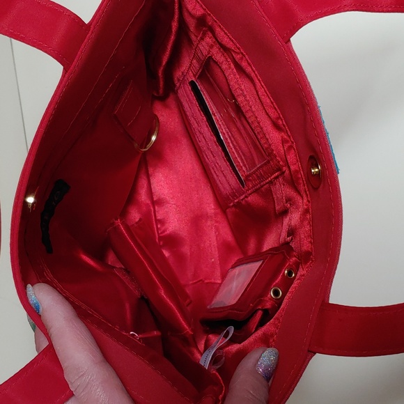 Bueno Christmas Shoulder Bag - Picture 12 of 15